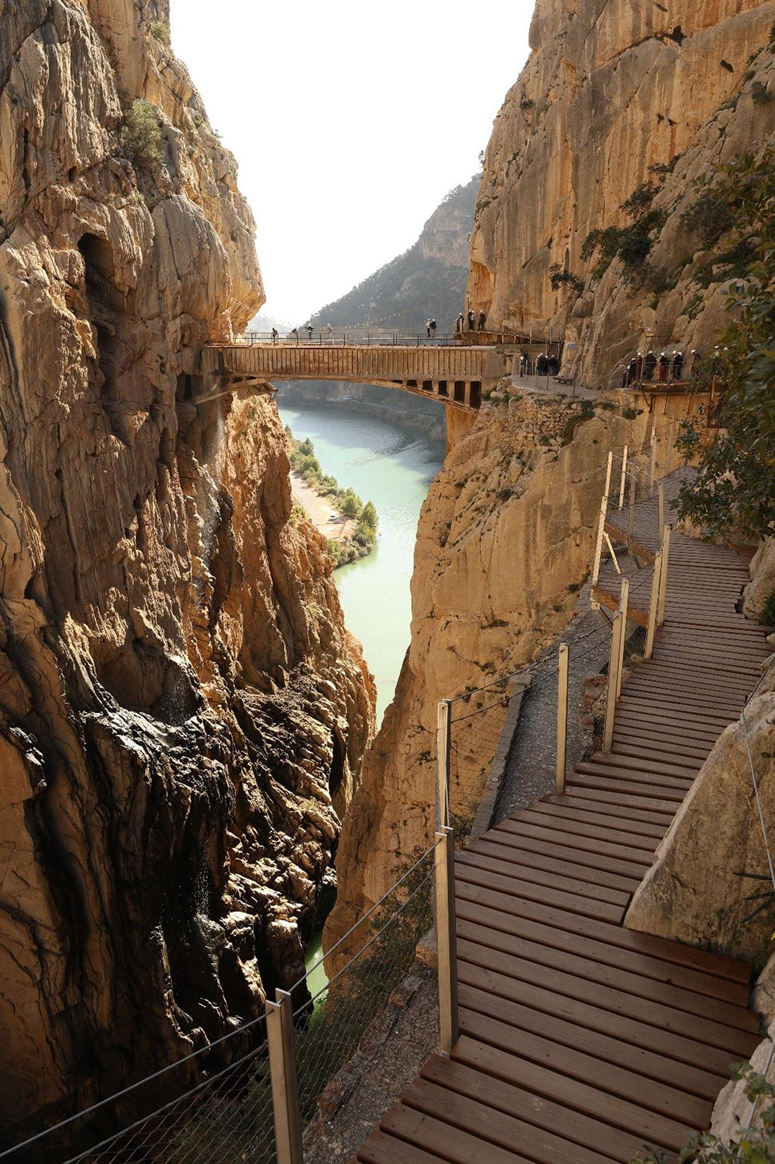 Pont historique enjambant les gorges d'El Chorro, passerelle du Caminito del Rey, team building outdoor Málaga