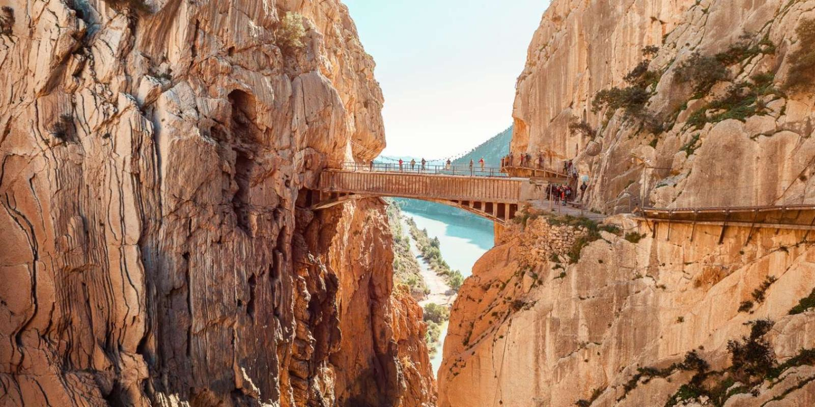 Passerelles en bois du Caminito del Rey dans les gorges d'El Chorro, team building outdoor Málaga Andalousie