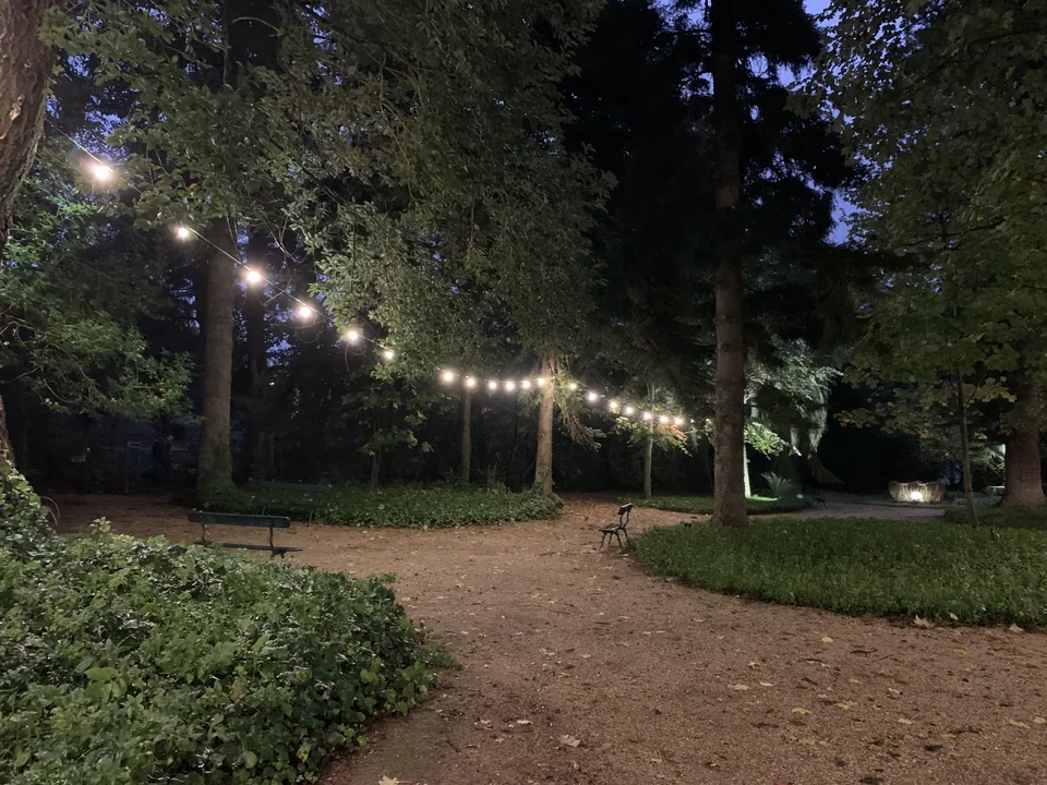Les jardins éclairés de la Quinta das Lágrimas à Coimbra